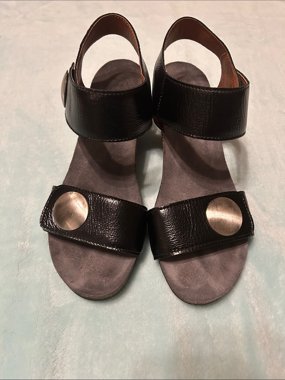 Taos Footwear Black Leather Open-Toe Sandals with Metallic Disc